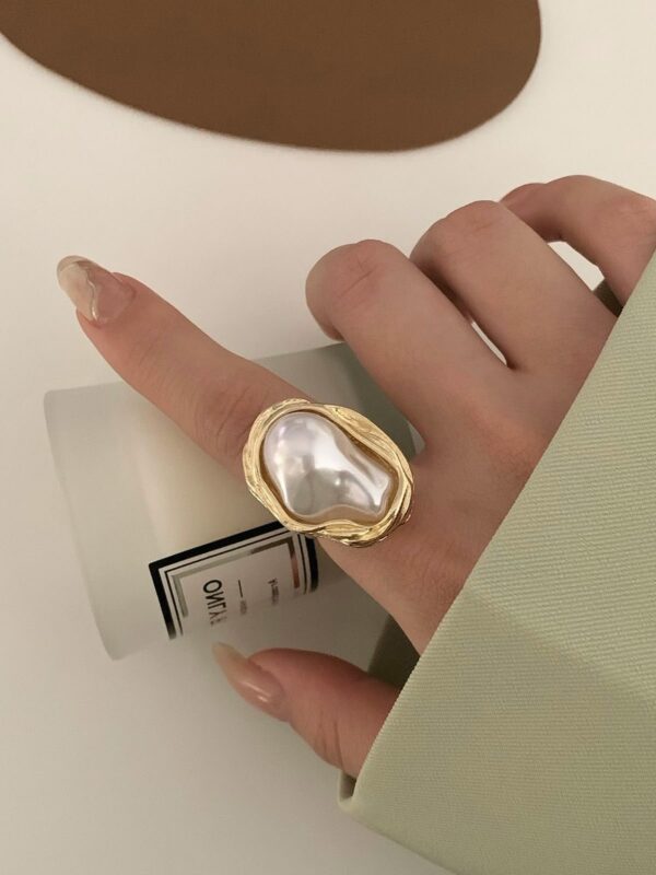 Pearl Crush Ring